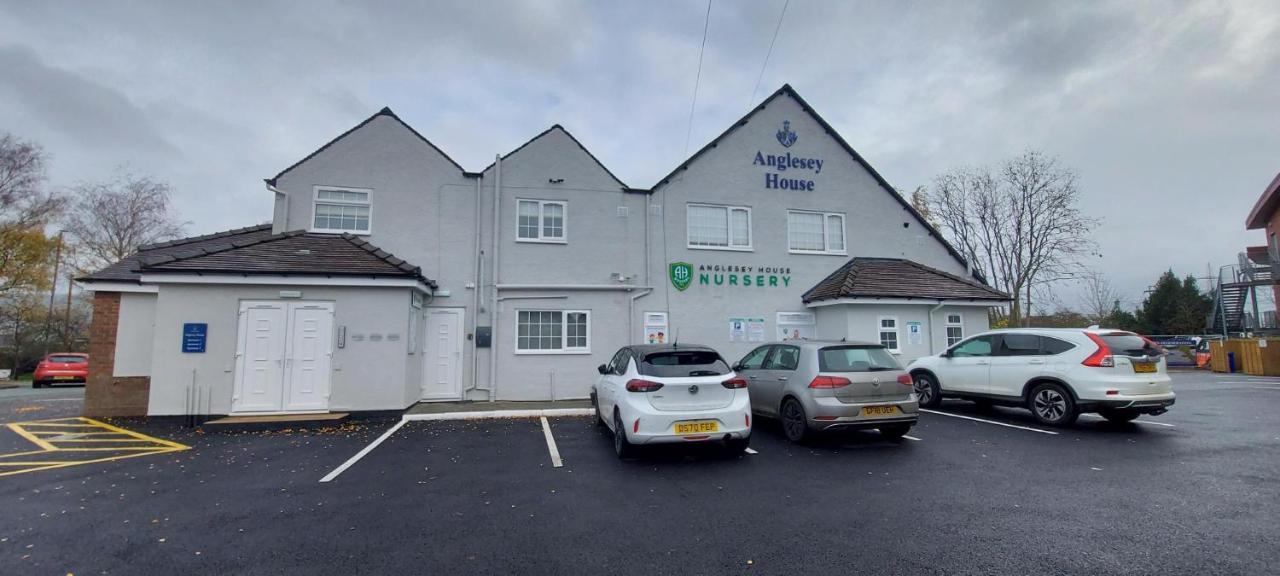 The Paget Suite Great Wyrley Bagian luar foto